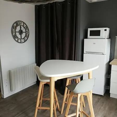 Petite Maison La Rochelle Avec Jardin Et Parking Дом отдыха *
