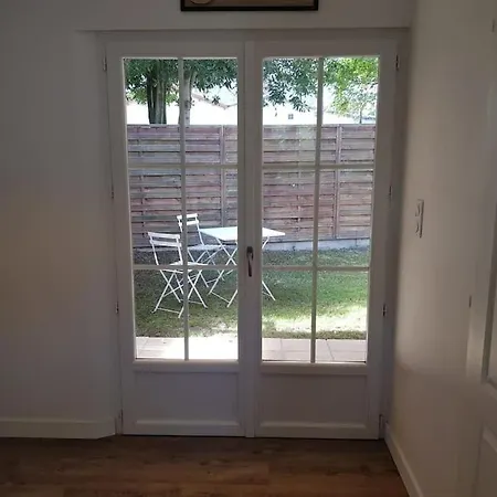 Дом отдыха Petite Maison La Rochelle Avec Jardin Et Parking