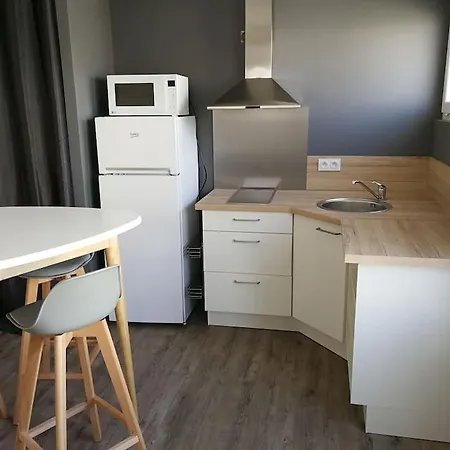 Дом отдыха Petite Maison La Rochelle Avec Jardin Et Parking Ла-Рошель
