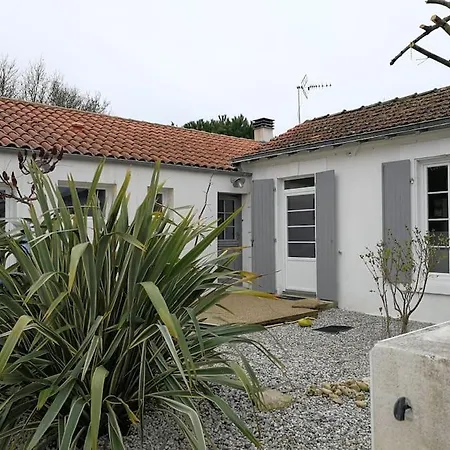 Дом отдыха Petite Maison La Rochelle Avec Jardin Et Parking